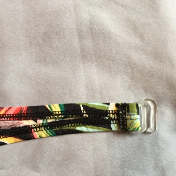 Lovely black and green bikini top by Catalina! - Picture 10 of 16